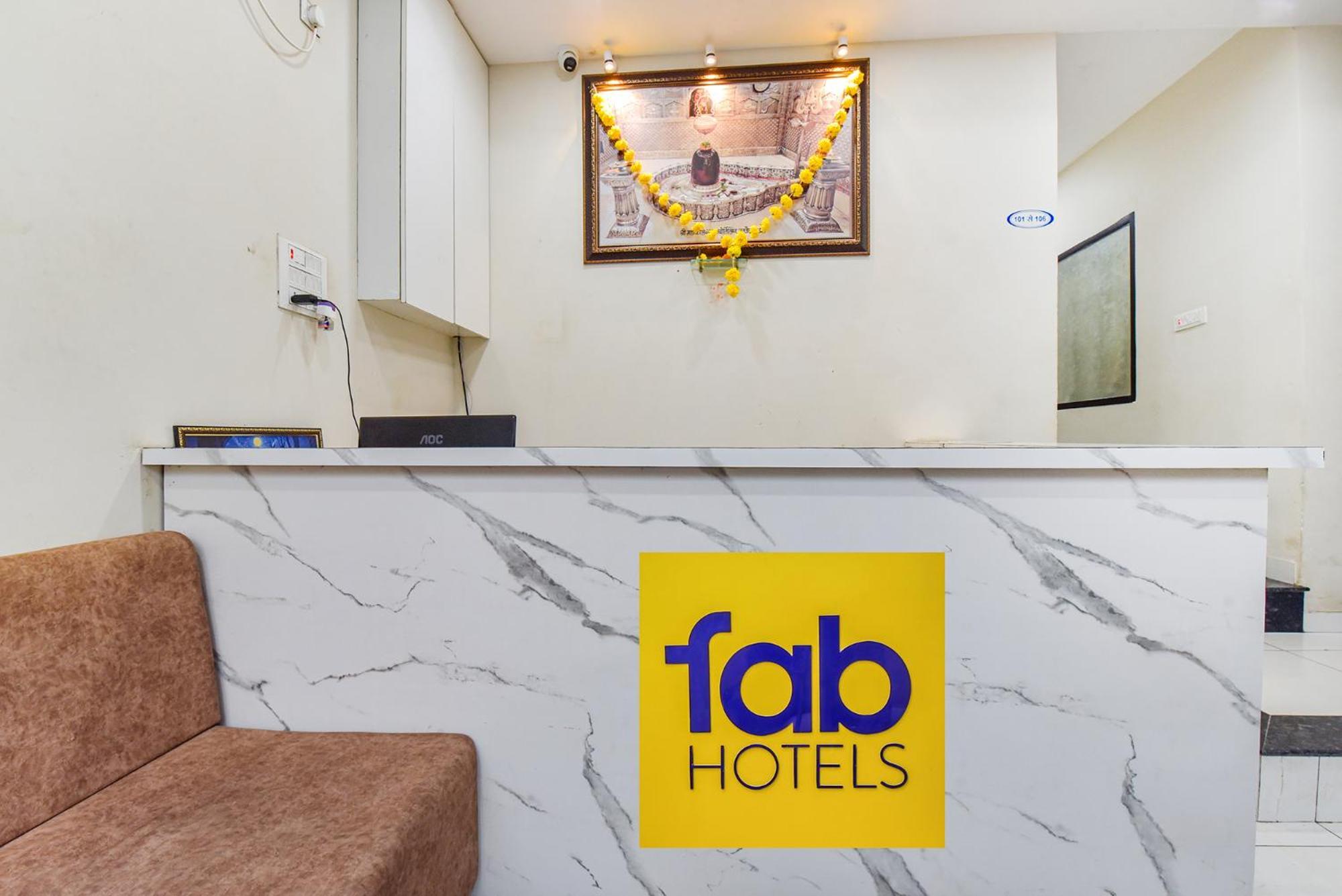 Fabexpress Devani Palace Ujjain Eksteriør billede